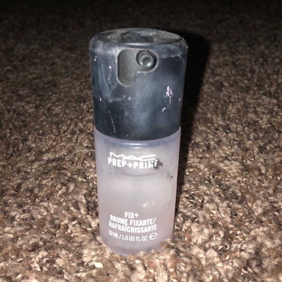 MAC foundation and 2 spray primers! - Picture 3 of 5